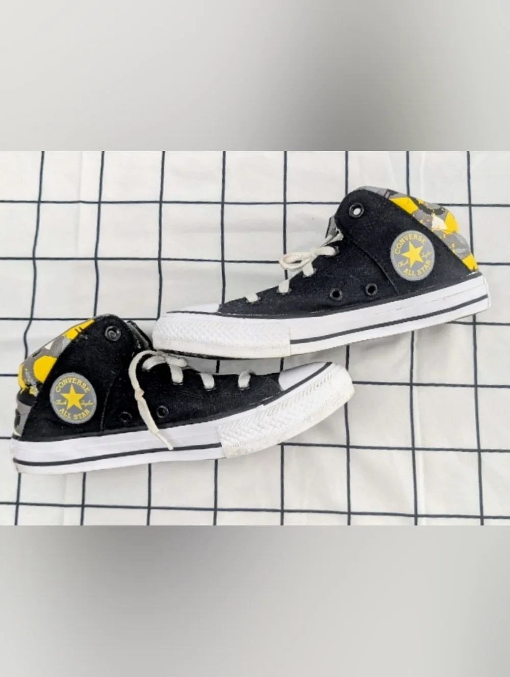 Kids Converse Chuck Taylor AllStar High Tops Sz 4 Graffiti Splatter Black Yellow